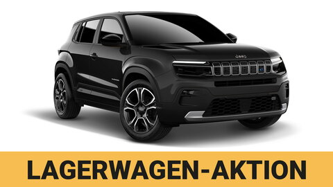 Foto eines schwarzen Jeep Avenger Black Edition, freigestellt, mit gelbem Banner und Schrift Lagerwagen-Aktion